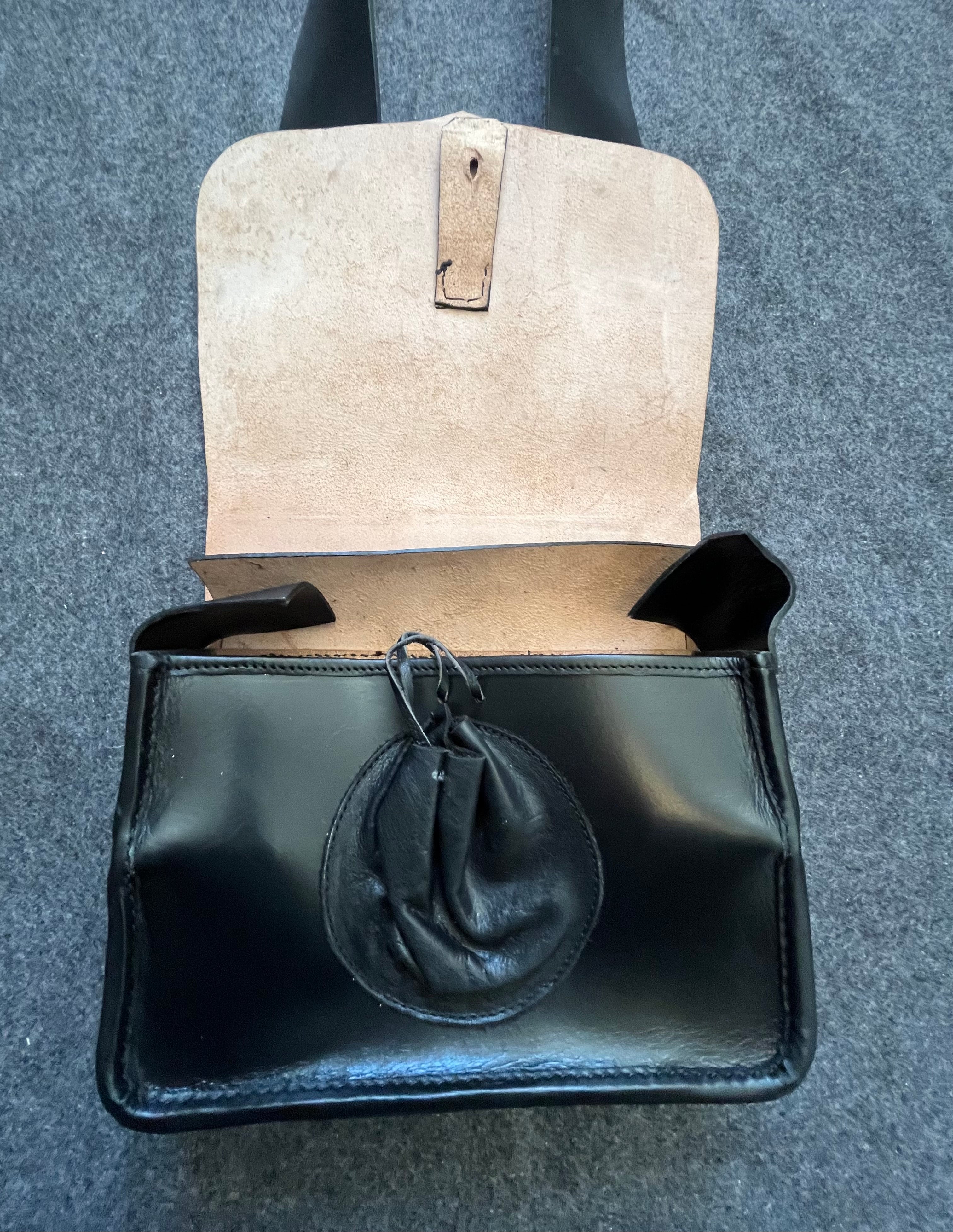 Cartridge Bag 18th-19th Century.                             Patronväska 17-1800tal